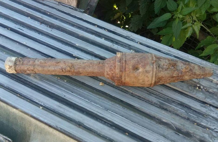 Тюменец обнаружил боевой снаряд, когда рыл фундамент под дом