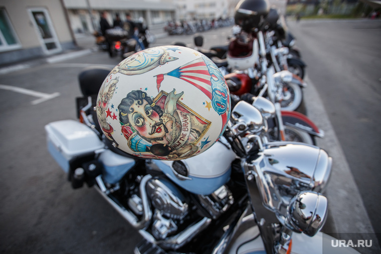 Открытие мотосезона клуба Harley Davidson. Екатеринбург, шлем, мотоцикл, байкеры, harley davidson