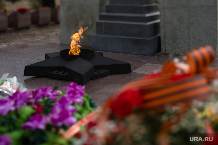 Вечный огонь .Сургут, вечный огонь, мемориал славы, день победы, 9 мая