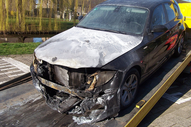Машина журналиста была обстреляна и сожжена близ Донецка