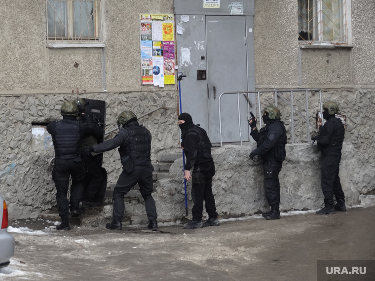 Взрыв боевой гранаты Уралмаш спецназ штурм дома