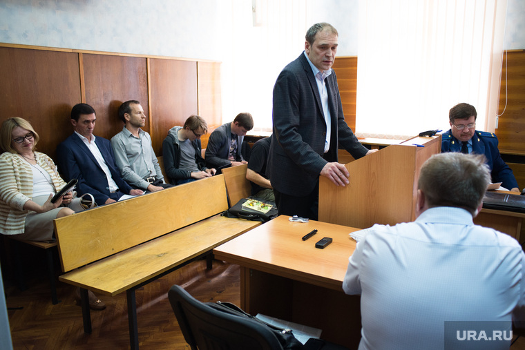 Главу района Александра Бреденко допрашивают в суде