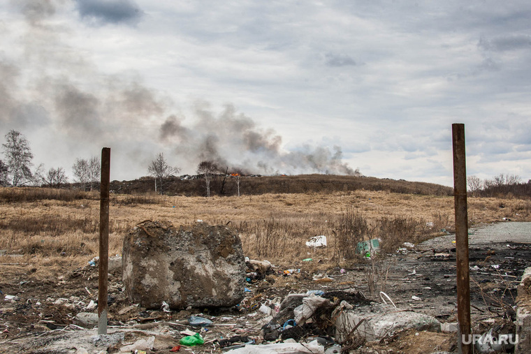 Красноуральск задыхается от дыма с горящей мусорной свалки. ФОТО