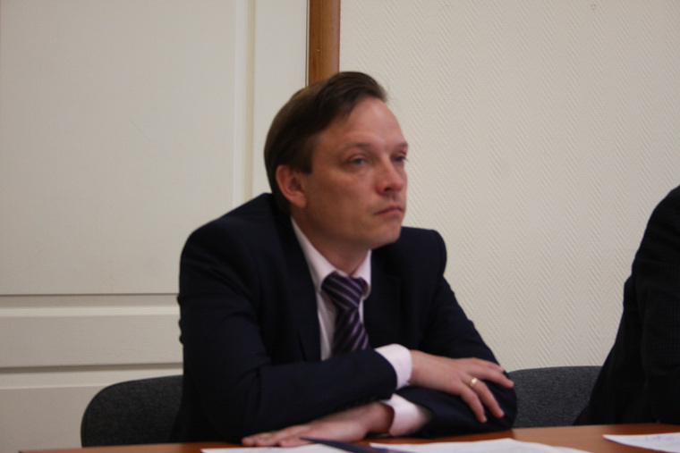 Владимир Москвин отказывается отдавать власть над муниципалитетом