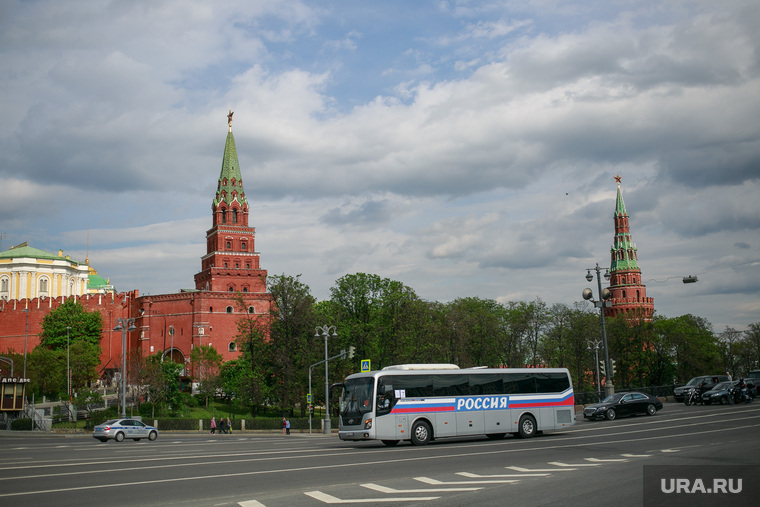 Вокруг очереди к Храму Христа Спасителя. Москва, россия, автобус, город москва, кремль