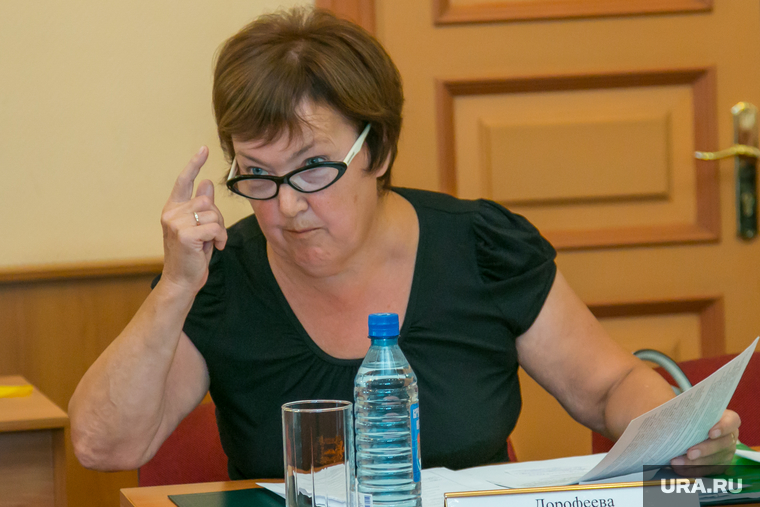 Людмила Дорофеева перечитала федеральный закон, но не нашла противоречия, о котором заявила прокуратура Кургана. Ее замечание «Читать законы не умеете» задело представителя ведомства