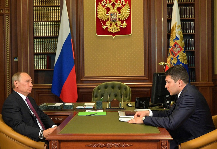 На встрече Владимира Путина и Антона Алиханова обсуждались социально-экономические показатели региона