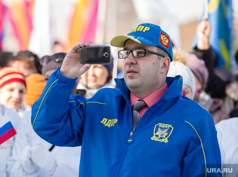 Митинг посвященный присоединению Крым к России. Сургут, лдпр, сысун виктор