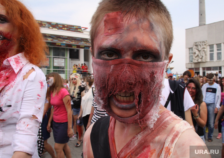 Парад зомби, шествие. Екатеринбург, грим, карнавал, зомби, треш, трэш, монстр