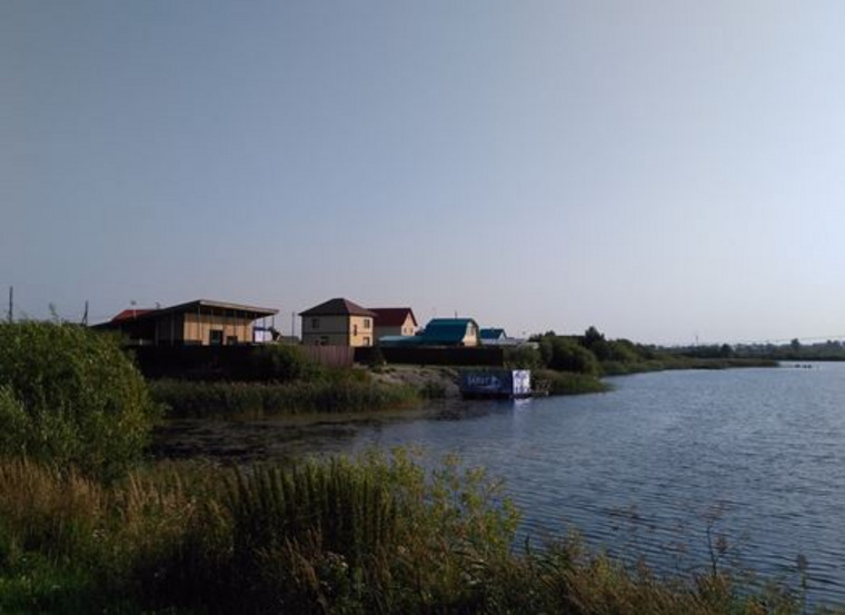 Заборы «Территории отдыха Saray» упираются прямо в воду