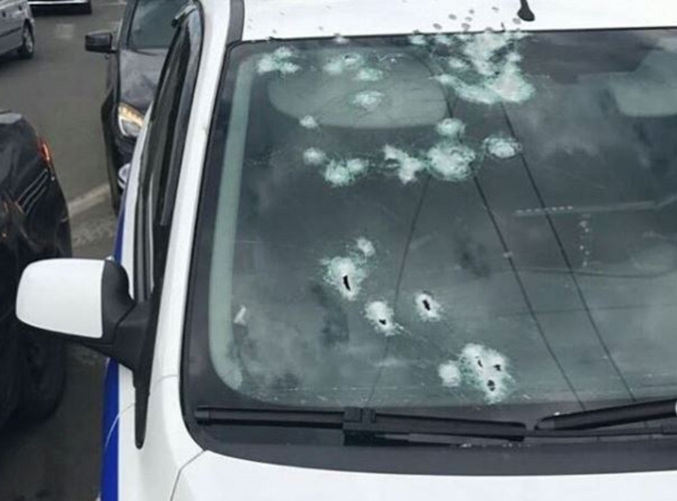 В Краснодаре экстремисты напали на полицейских, идет спецоперация