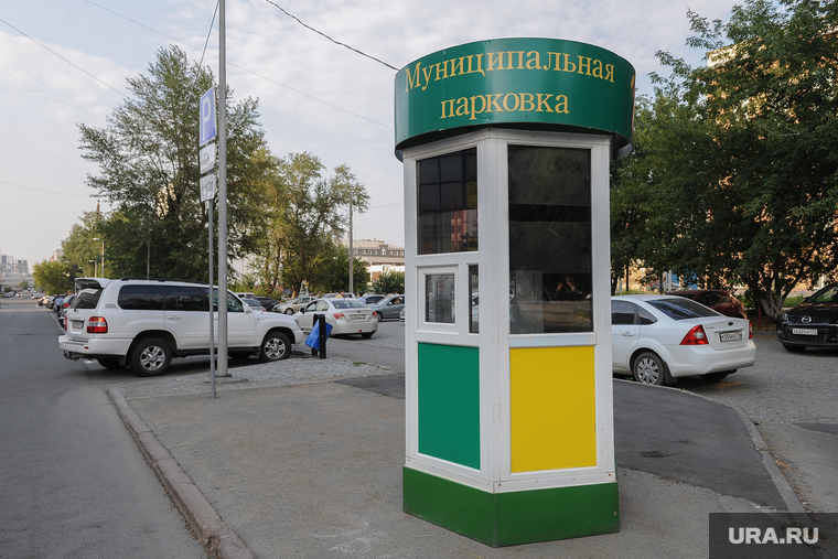 Год назад люди Андрея Барышева установили здесь будку и собирали деньги с водителей