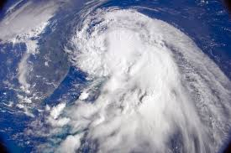 По мере приближения к берегу сила урагана увеличивается