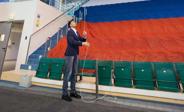 В церемонии открытия Спартакиады энергетиков принял участие известный биатлонист Дмитрий Ярошенко