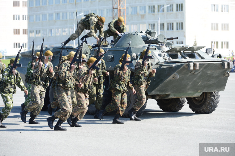 День 90-й гвардейской танковой дивизии в Чебаркуле, боевые действия, армия, война, показательные выступления