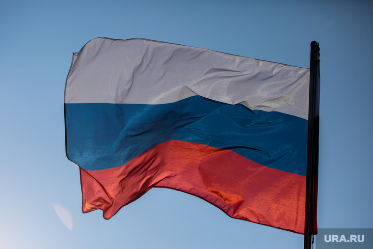 Торжественный митинг и автопробег в честь празднования дня Флага России. Сургут, флаг россии