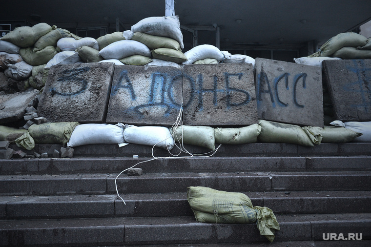 Последствия боевых действий в Мариуполе. Украина, баррикады, донбасс
