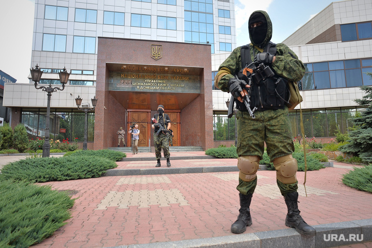 Захваченный ополчением ДНР Национальный банк Украины, боец, маски-шоу, ополченец, национальный банк украины