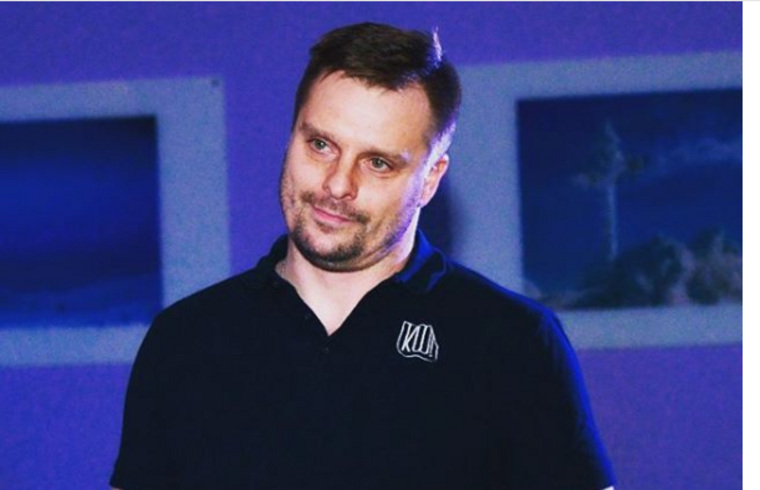 Сам Носик сейчас находится на гастролях в Германии