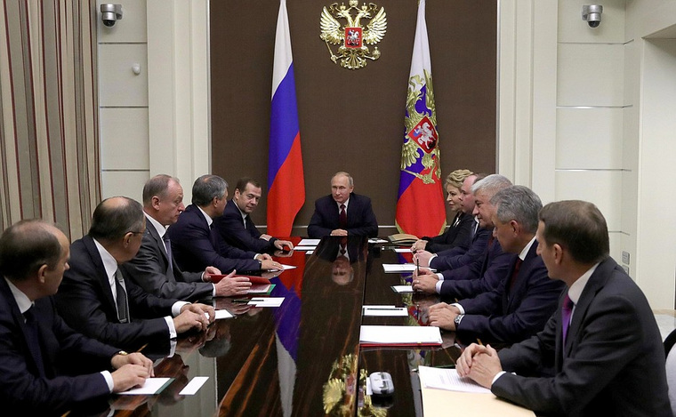 Путин в свой юбилей провел совещание с постоянными членами Совбеза