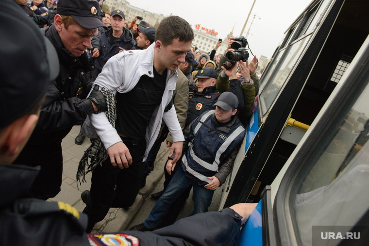 Разгон несанкционированной акции протеста оппозиции на Площади Труда. Екатеринбург, несанкционированная акция, разгон акции, кашигин александр, задержание