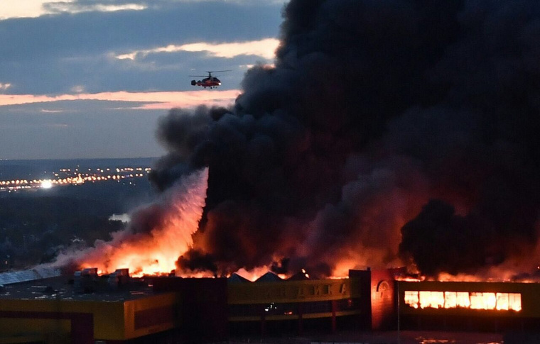 Локализовать пожар огнеборцы планируют не раньше 2 часов ночи (мск)