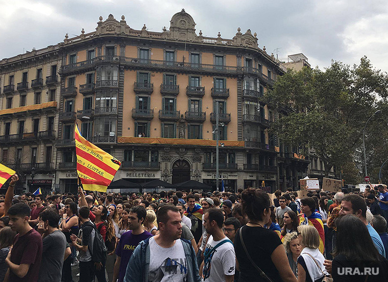 Митинги в Барселоне. Выход Каталонии из состава Испании., флаг, забастовка, барселона, каталония