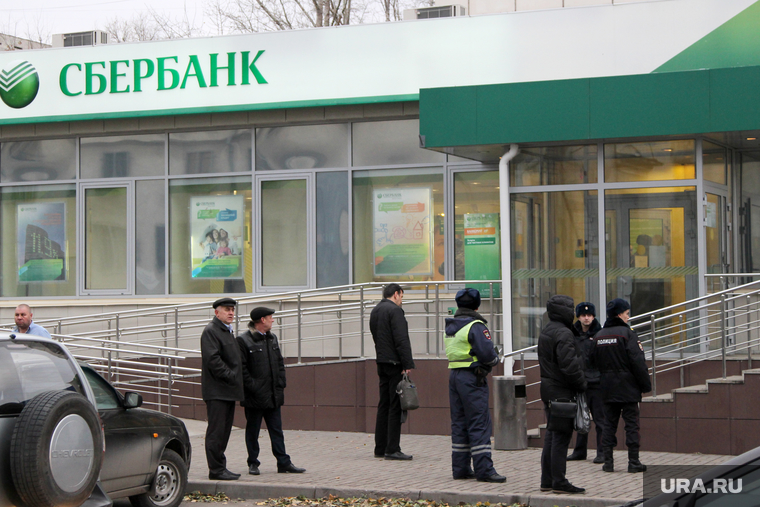 офис мошенников сбербанка. сбербанк украл деньги. утечка данных сотрудников сбербанка. макдональдс в сбербанке. мошенничество с банкоматами.