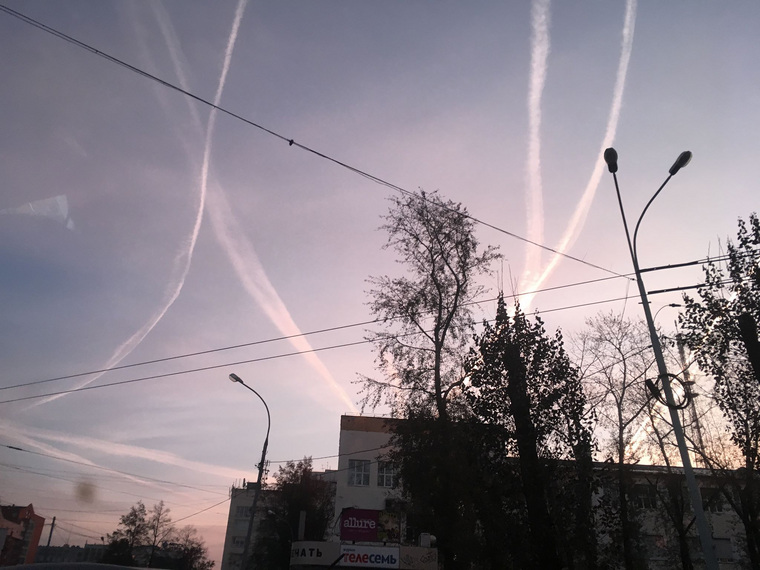 Жители Екатеринбурга удивились тому, как утром выглядело небо над городом
