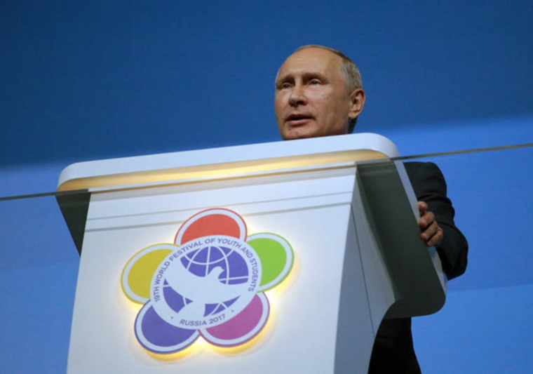Путин считает, что молодые люди могут изменить мир к лучшему