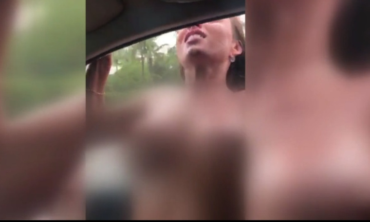 Наталья на полном ходу высунулась из авто ради съемок