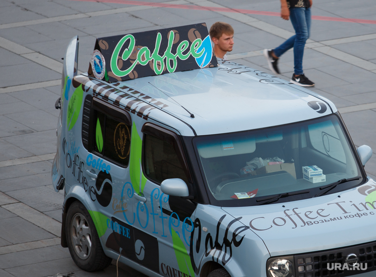 Жизнь Екатеринбурга в жару, кофе, уличная торговля, автомобиль, торговля с колес, кофемобиль