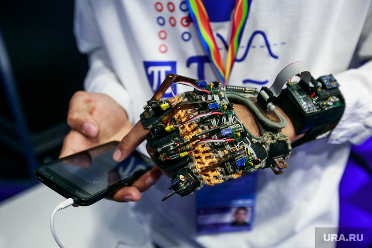 XIX Всемирный фестиваль молодежи и студентов. Первый день. Сочи, гаджеты, робототехника, андроид, инновации, современные технологии, блокчейн, киборг, робот