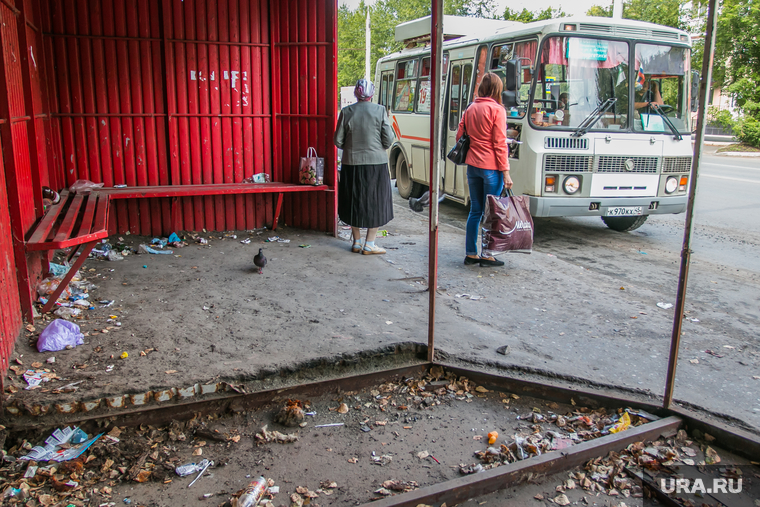 Автобусная остановка. Курган, мусор, пазик, автобус, остановочный комплекс 2городская больница