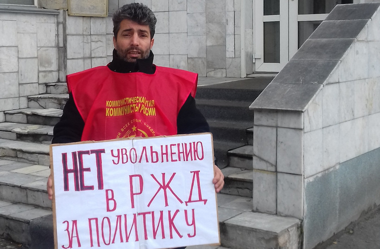 На пикет вышел и главный непарламентский коммунист ХМАО Вадим Абдуррахманов