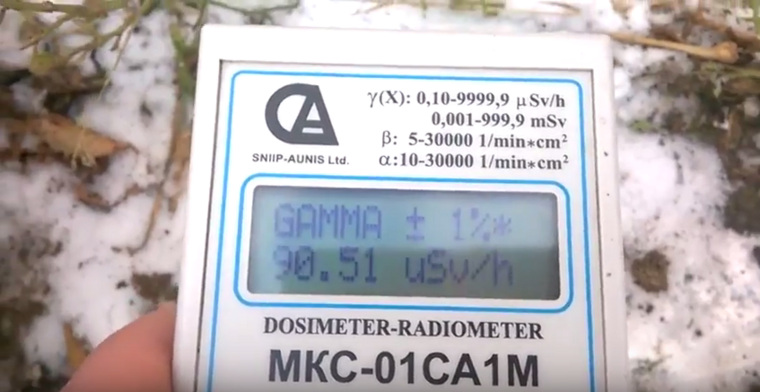 Газоразрядный радиометр в зоне повышенного фона показывает уровень в 90,5 микрозиверт/час