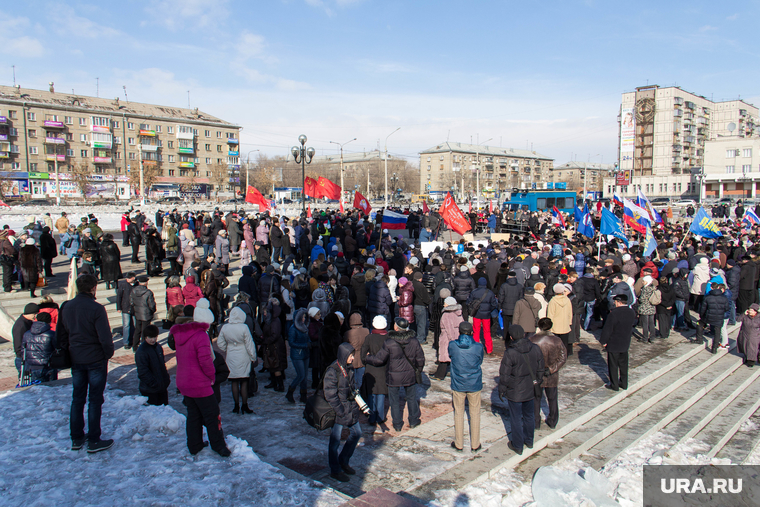 Митинг в поддержку русскоязычного населения Украины на площади Народных  гуляний. Магнитогорск, площадь народных гуляний