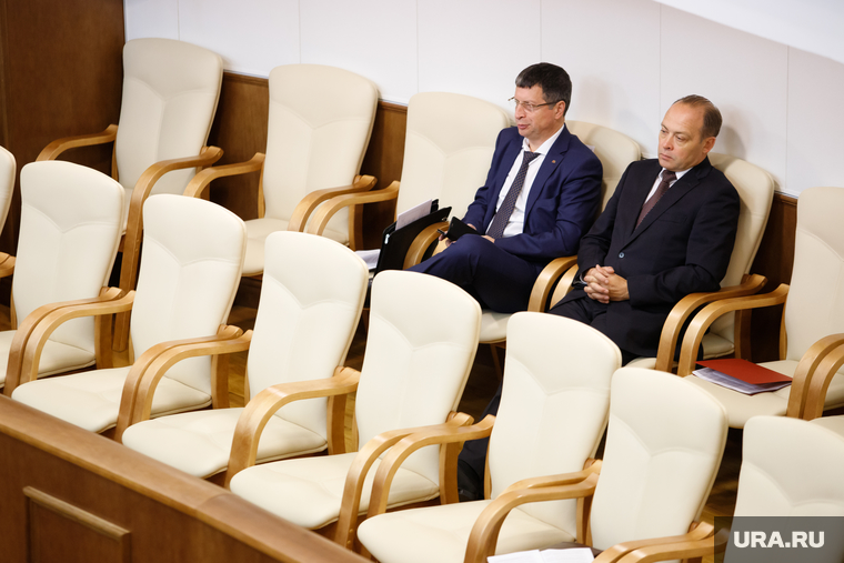 Утверждение старых новых министров и замгубернаторов Свердловской области на очередном заседании заксобрания. Екатеринбург, пересторонин сергей, одиночество, пустые кресла, рапопорт леонид