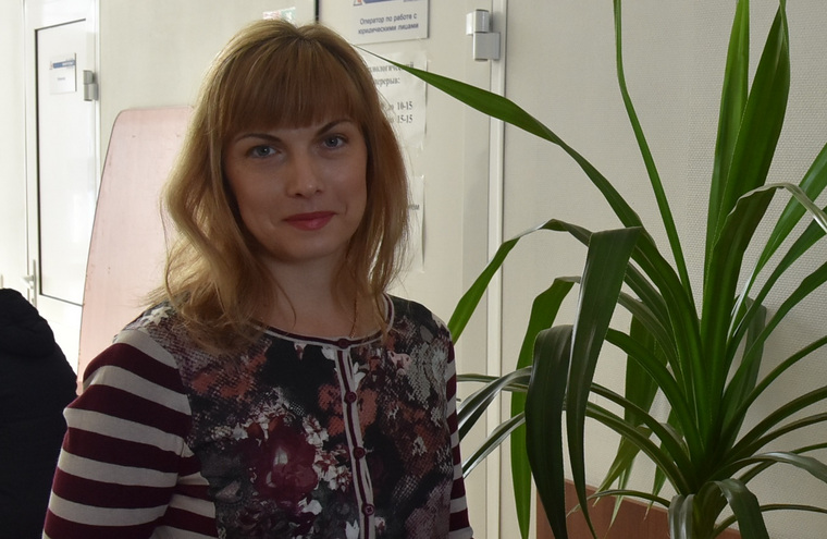 Евгения Соколова экономит время, оплачивая счета за электричество через интернет