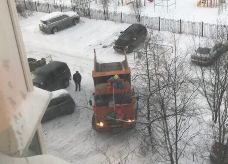 Вместо лимузина ямалец пригнал под окна возлюбленной грузовик
