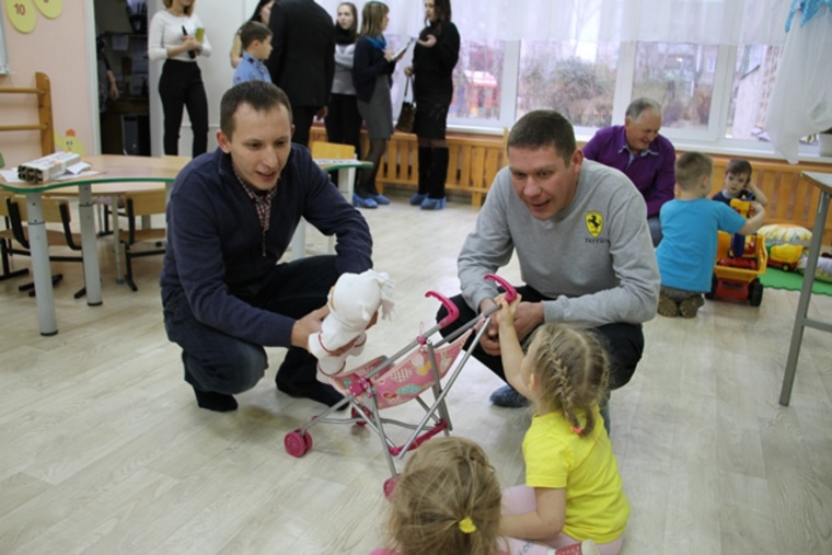 Металлурги успели поиграть с детьми