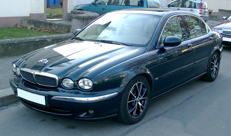 У должника забрали Jaguar X-Type 2007 года выпуска