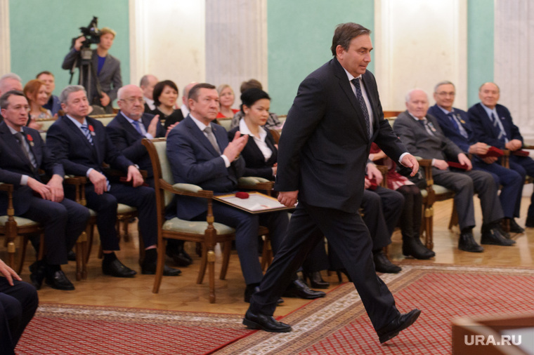 Министра Смирнова наградили за успехи в социальном развитии области