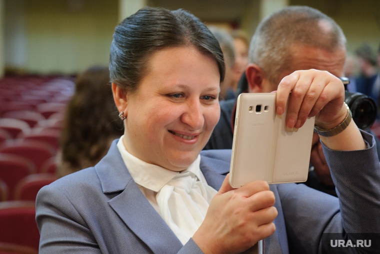 Встреча с партийным активом Северного управленческого округа. Свердловская область, Серов, фото на телефон, сотовый телефон, бердникова елена
