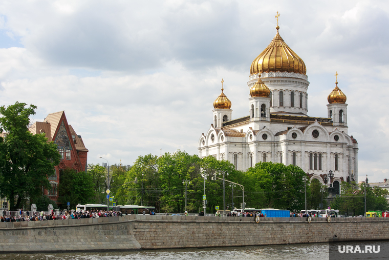 Вокруг очереди к Храму Христа Спасителя. Москва, город москва, храм христа спасителя, хсс, пречистенская набережная, москва-река