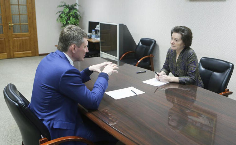 Встреча между губернатором ХМАО Натальей Комаровой и главой Пермского края Максимом Решетниковым