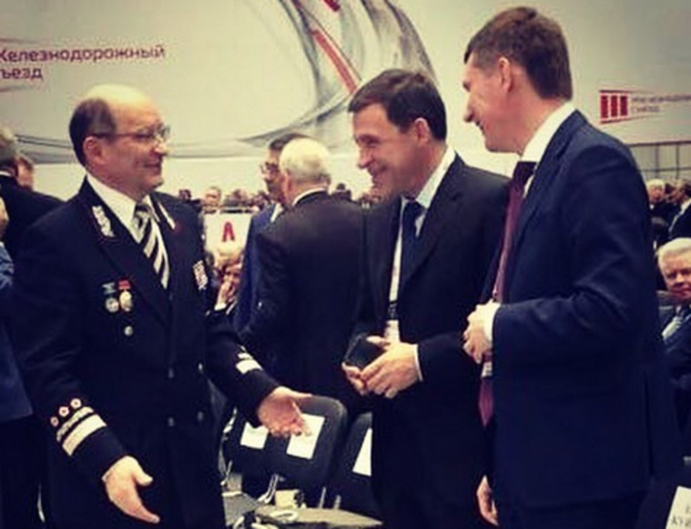 Экс-губернатор Свердловской области (слева) просил передавать всем привет