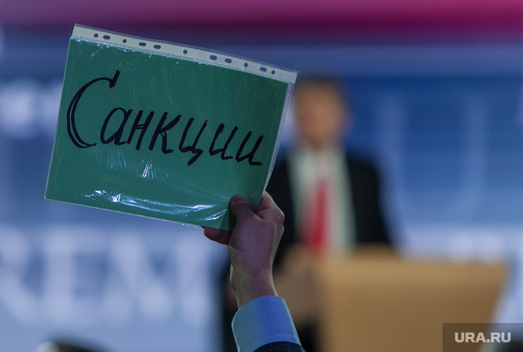 Пресс-конференция Путина В.В. Москва., плакаты, санкции