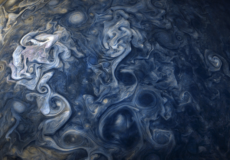 Снимок сделал зонд Juno