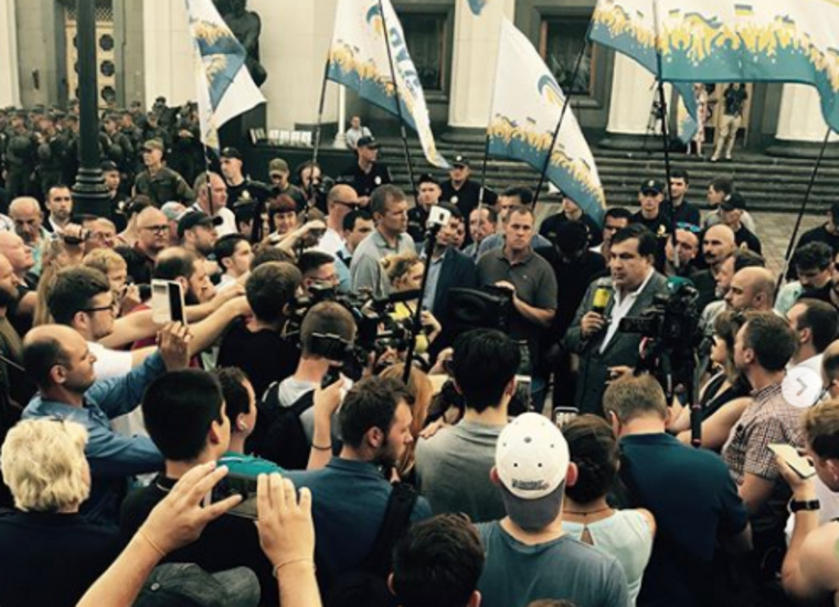 Саакашвили не первый раз организовывает митинги перед Верховной Радой